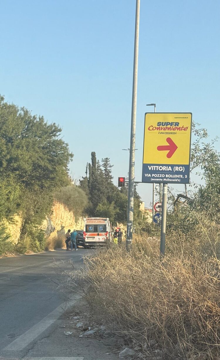 Vittoria, grave incidente stradale tra un’auto e un’ambulanza con un paziente in codice rosso