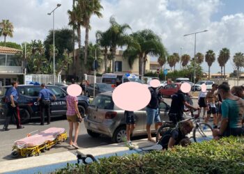 Marina di Ragusa, ciclista investe due donne: tutti in ospedale