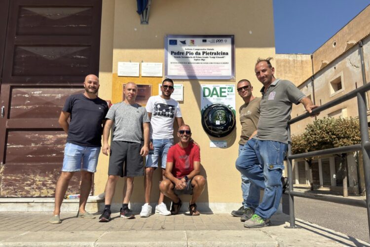 Ispica, l’associazione Indirettamente dona due defibrillatori alla città