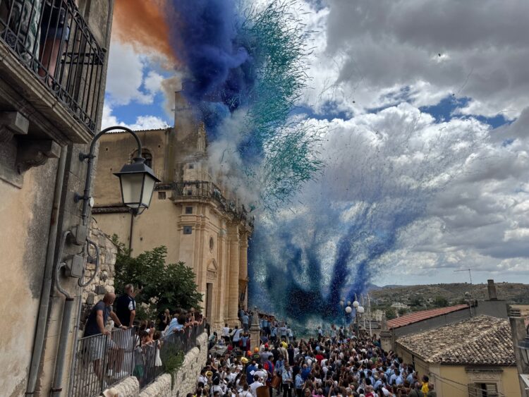 Spettacolare “sciuta” oggi a Giarratana della Madonna della neve