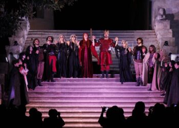 Ragusa, applausi a scena aperta a Donnafugata per il Macbeth della compagnia Godot