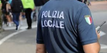 Pozzallo, presa di mira dai vandali l’auto di un operatore della polizia locale