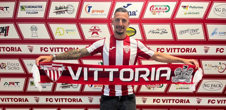 L’attaccante Salvo Cocimano ha scelto il Vittoria calcio