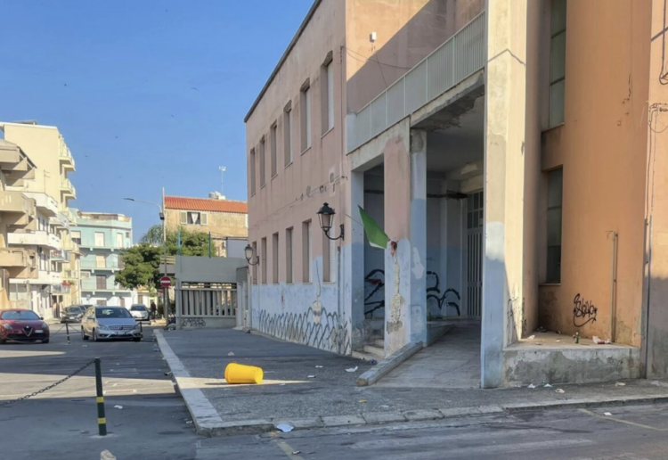 Scoglitti, piazza Fratelli Cervi: area abbandonata e nel degrado
