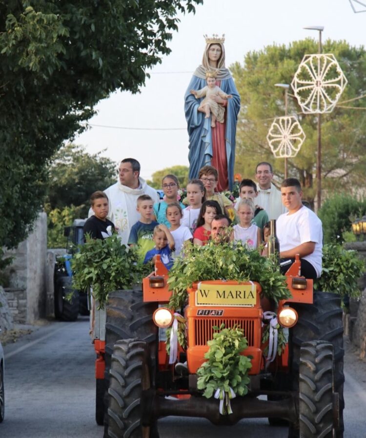 Modica, la Madonna con il trattore in contrada Barco