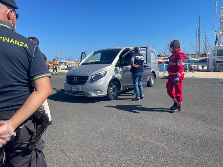 Porto di Pozzallo, anche le salme di due neonati di 9 e 11 mesi tra i migranti soccorsi