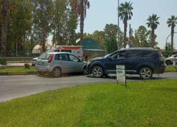 Vittoria, scontro tra due auto in via Garibaldi. C’è un ferito