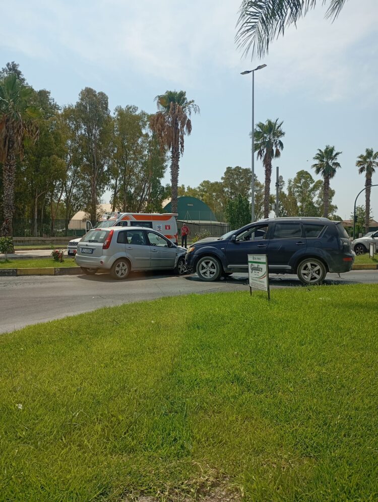 Vittoria, scontro tra due auto in via Garibaldi. C’è un ferito