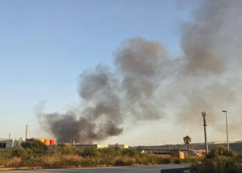 Torna la paura allo stabilimento Ecomac, un altro incendio