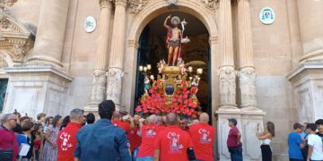 San Giovanni, prima uscita in processione per il simulacro del patrono e l’Arca santa