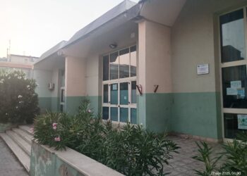 Acate, tentano di introdursi in una scuola: furto sventato dalle guardie giurate