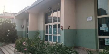 Acate, tentano di introdursi in una scuola: furto sventato dalle guardie giurate