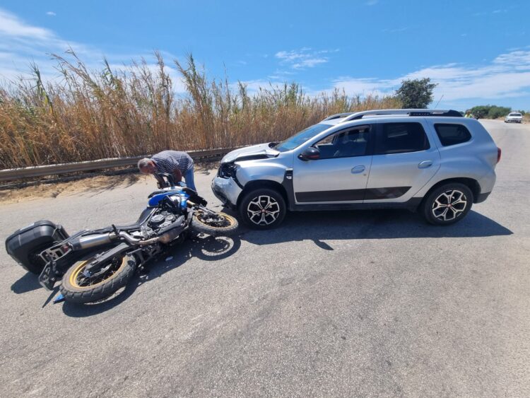 Modica-Sampieri, scontro tra un’auto e una moto: feriti il padre e una bambina in sella alla due ruote