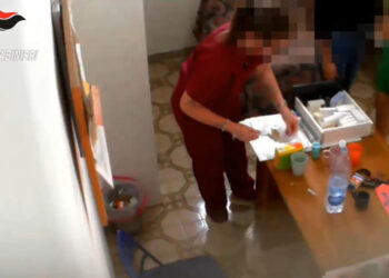 Orrore a Pachino, anziani e disabili vittime di maltrattamenti in comunità alloggio: 12 arresti