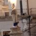 Modica, ragazzo si arrampica su una delle statue del duomo di San Pietro: condanna unanime