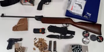 Ragusa, arrestato un modicano 61enne: in casa pistola, munizioni e uno storditore elettrico