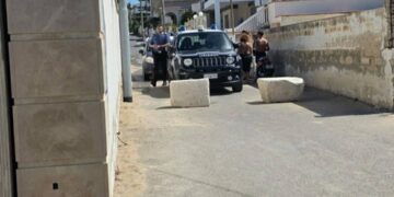 Scoglitti, sub recuperano oggetto di metallo ma non si accorgono che è una granata inesplosa: tragedia scampata