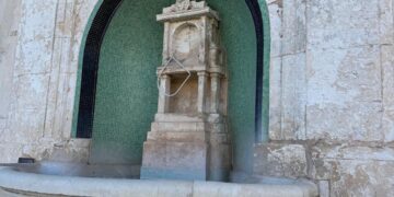 Ispica, rubano il quadretto della Madonnina dalla fontana ai piedi della chiesa Madre