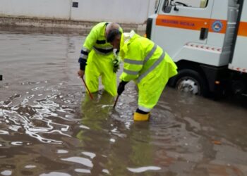 Vittoria, allagamenti in alcune zone della città dopo l’acquazzone di questa mattina
