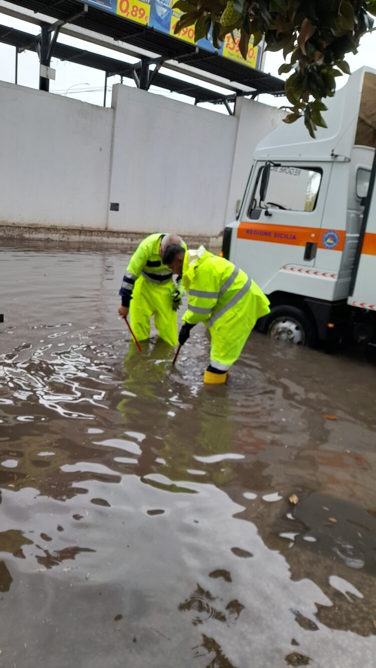 Vittoria, allagamenti in alcune zone della città dopo l’acquazzone di questa mattina