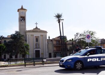 Vittoria, in auto con coltello a serramanico e tirapugni: denunciato