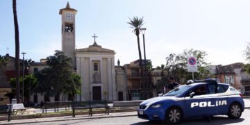 Vittoria, in auto con coltello a serramanico e tirapugni: denunciato