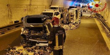 L’inferno in galleria, grave un 30enne