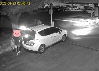 Santa Croce, butta i rifiuti per strada: beccato per ben tredici volte durante la stagione estiva