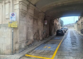 Ragusa, area di carico e scarico merci in piazza Duomo