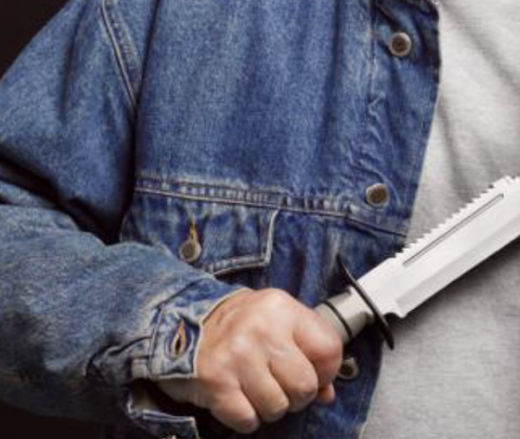 Acate, due macellai litigano a colpi di coltello. Uno finisce in ospedale