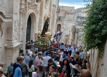 Addolorata a Ibla, processione e suggestioni