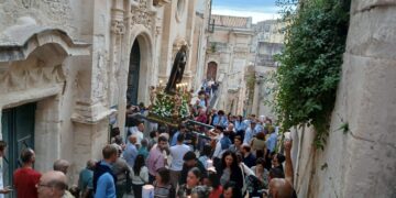 Addolorata a Ibla, processione e suggestioni