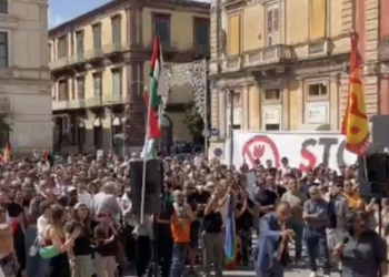 Dipasquale fischiato dai giovani studenti e manifestanti questa mattina a Ragusa