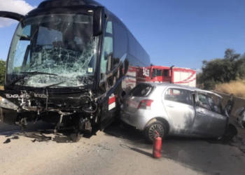 Incidente stradale mortale, frontale tra un’auto e un pullman