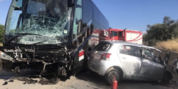Incidente stradale mortale, frontale tra un’auto e un pullman