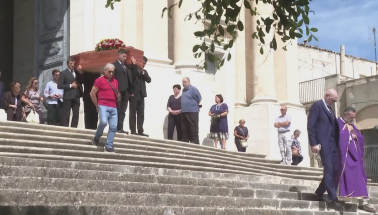 Modica saluta per l’ultima volta Antonino “Ninì” Pluchino