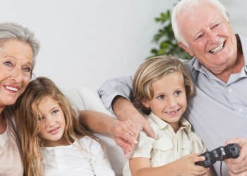 Ragusa, nonni e nipoti: generazioni a confronto