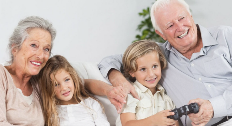 Ragusa, nonni e nipoti: generazioni a confronto