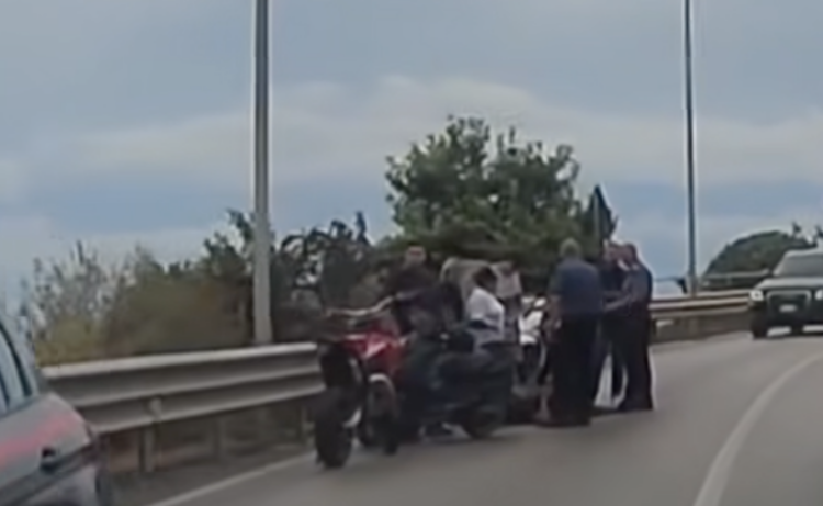 Ispica, finisce a terra con lo scooter: ferito un centauro