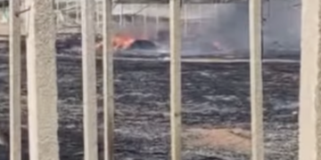 Vittoria, ennesimo incendio di rifiuti agricoli: stavolta in via del Frappato