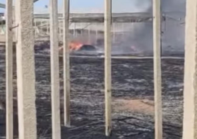 Vittoria, ennesimo incendio di rifiuti agricoli: stavolta in via del Frappato