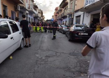Acate, tenta di fare saltare in aria un palazzo: immobilizzato un albanese con problemi psichiatrici