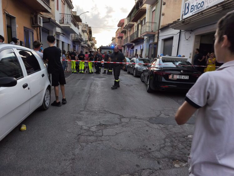 Acate, tenta di fare saltare in aria un palazzo: immobilizzato un albanese con problemi psichiatrici