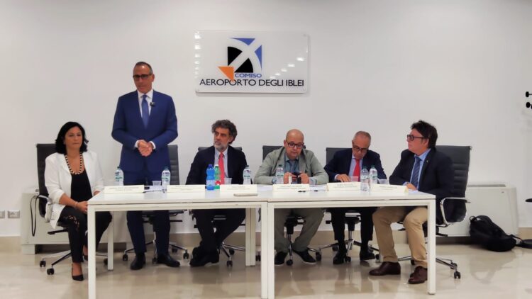 Aeroporto di Comiso e continuità territoriale, conferenza stampa in fase di svolgimento