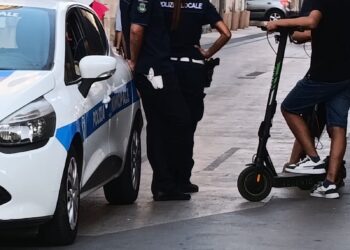 Vittoria, in via Cavour sanzioni e sequestri per monopattini e bici in area pedonale