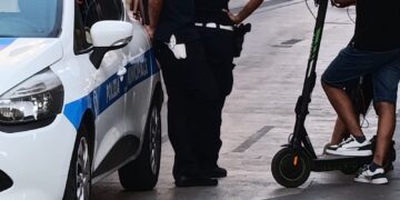 Vittoria, in via Cavour sanzioni e sequestri per monopattini e bici in area pedonale