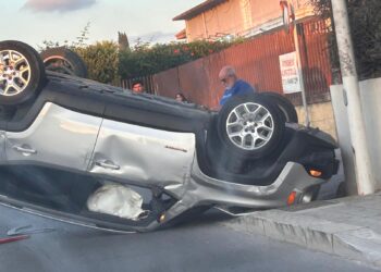 Vittoria, perde il controllo della Jeep e si ribalta