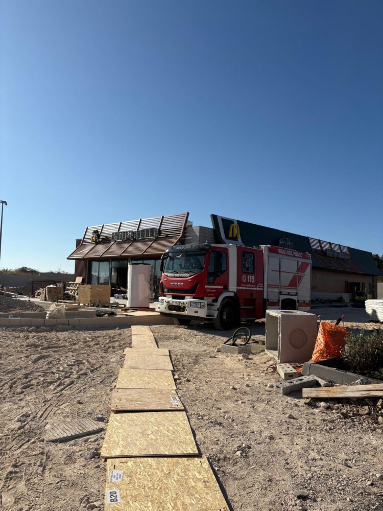 Ragusa, incendio al nuovo McDonald’s di via La Pira