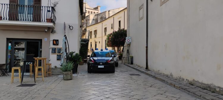 Scicli, sparatoria in centro: carabinieri sul posto
