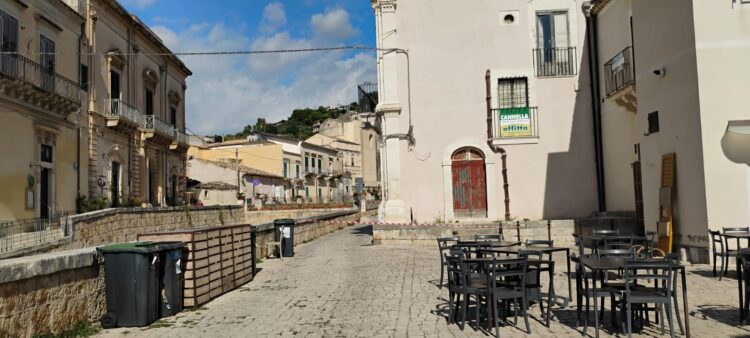 Scicli, sparatoria e accoltellamento. Il sindaco Marino: “Preoccupati per l’aumento di questi episodi”